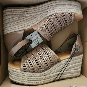 New a.n.a Tan Woven Wedge Sandals Size 9
